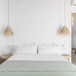 S'enclova Petit Hotel